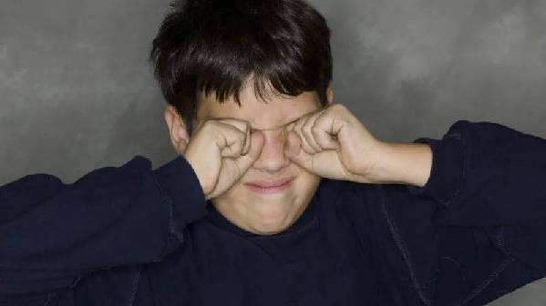孩子为什么见人不爱打招呼？