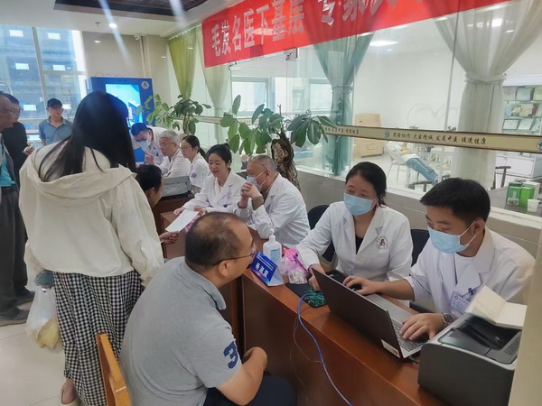 国家中西医结合医学中心毛发专病医联体基层行首站启动 云南安宁构建双轨诊疗新模式 国家中西医结合医学中心毛发专病医联体基层行首站启动 云南安宁构建双轨诊疗新模式