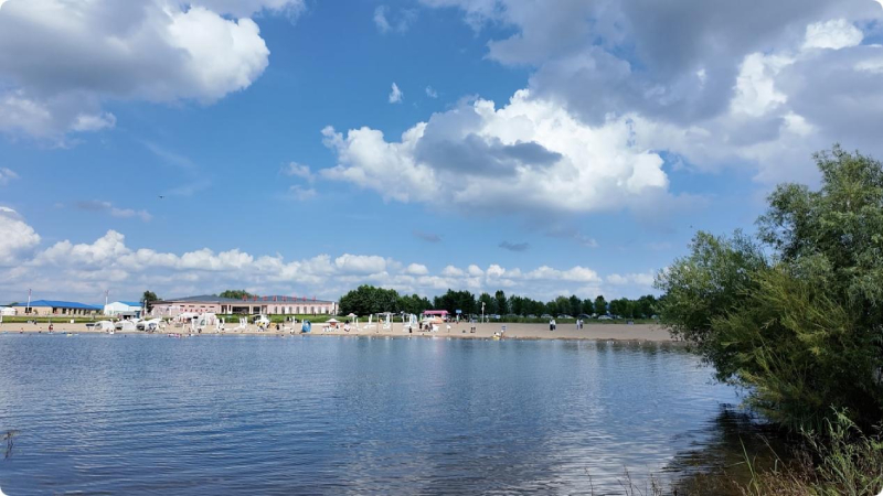 石榴花开北疆红 籽籽同心家国情|从废弃沙坑到 “小三亚” 内蒙古这个嘎查藏着致富甜果 石榴花开北疆红 籽籽同心家国情|从废弃沙坑到 “小三亚” 内蒙古这个嘎查藏着致富甜果