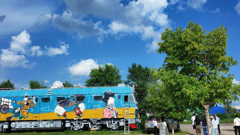 石榴花开北疆红 籽籽同心家国情|从废弃沙坑到 “小三亚” 内蒙古这个嘎查藏着致富甜果 石榴花开北疆红 籽籽同心家国情|从废弃沙坑到 “小三亚” 内蒙古这个嘎查藏着致富甜果