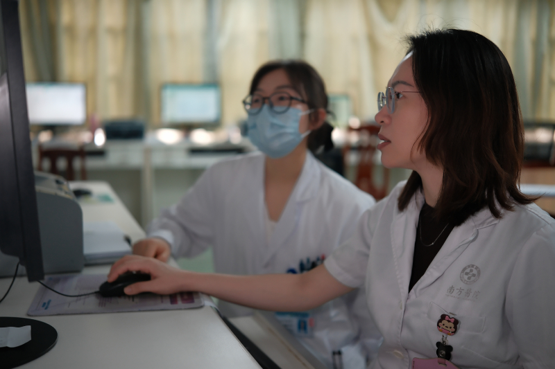 有声海报·医言医行｜叶洁瑜：在技术与温度间找平衡