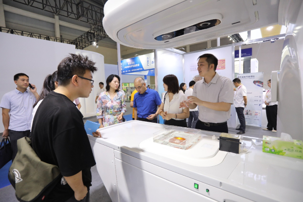 2025世界智能产业博览会开幕 中国原创聚焦超声技术亮相展示