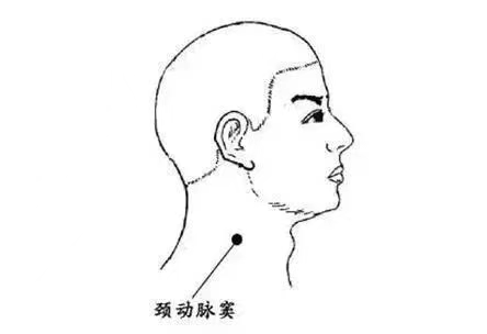 女孩因长时间穿“光腿神器”进急诊 这些风险需警惕