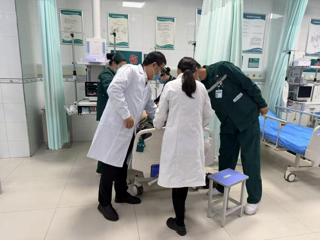 从瓯江畔到天山下：4800公里记录温州医者的爱与担当