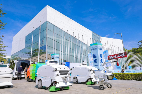 无图化部署 + 端到端决策 酷哇卫冕国际 AI 环卫大赛,技术代际跨越 无图化部署 + 端到端决策 酷哇卫冕国际 AI 环卫大赛,技术代际跨越